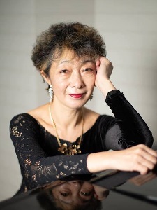 服部真理子